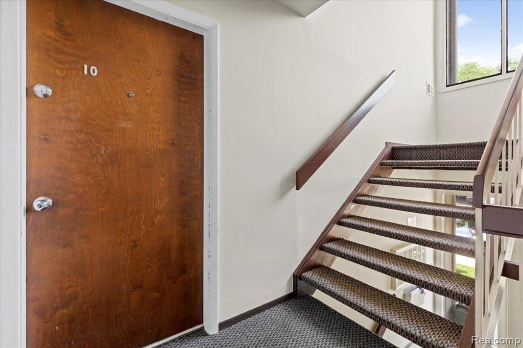 1685 Riverside Drive, Unit 10 Rochester Hills, MI 48309 - Photo 5 of 34