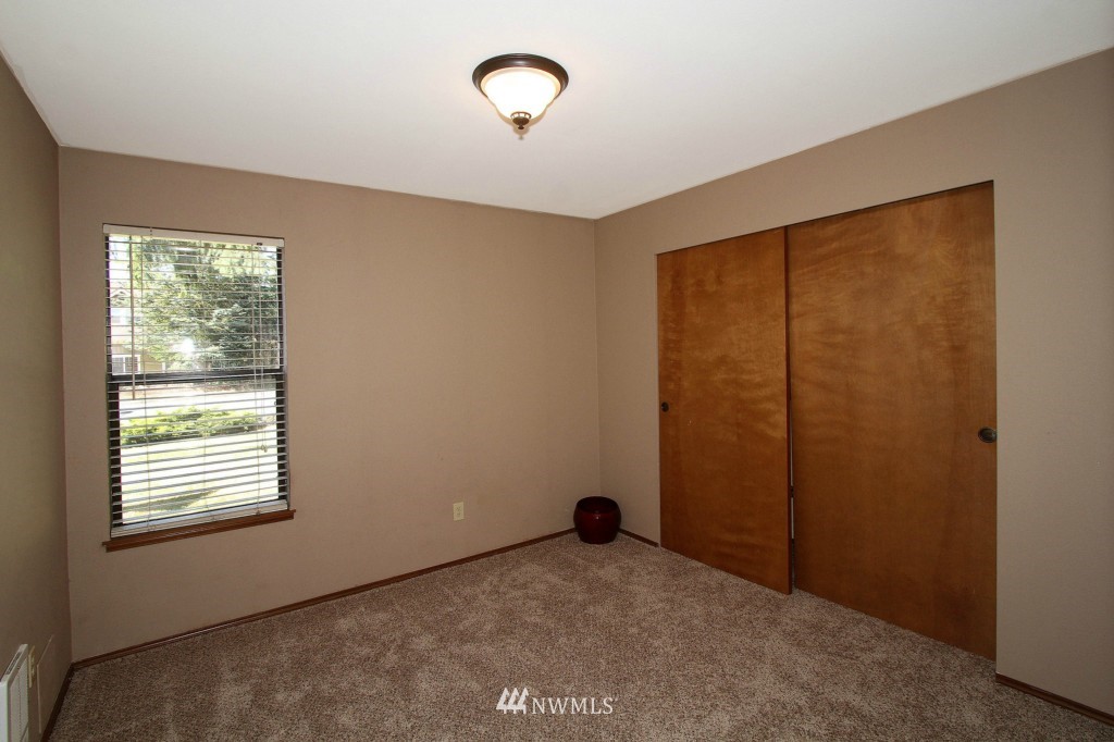 2207 Northeast 27th Street Renton, WA 98056 - Photo 12 of 15