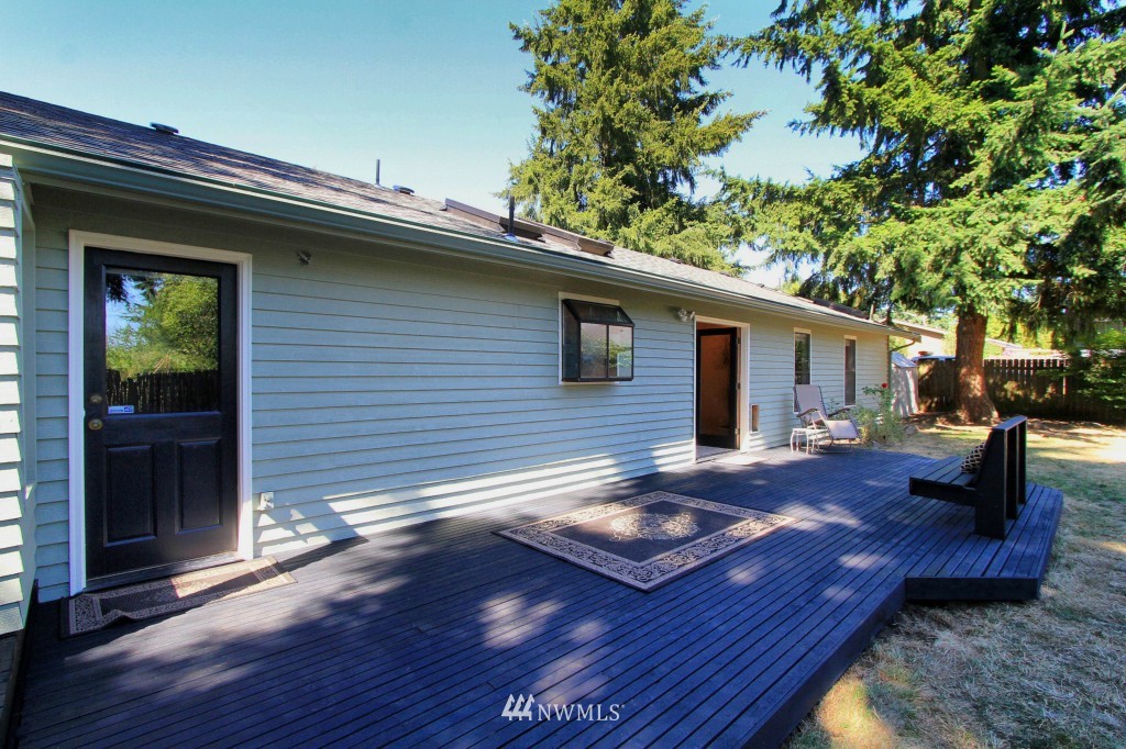 2207 Northeast 27th Street Renton, WA 98056 - Photo 13 of 15