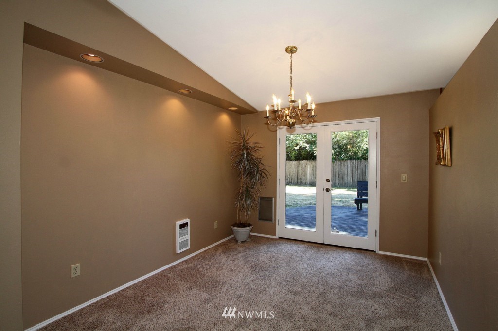 2207 Northeast 27th Street Renton, WA 98056 - Photo 4 of 15