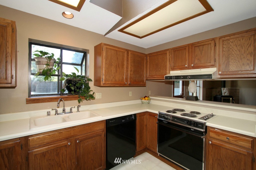 2207 Northeast 27th Street Renton, WA 98056 - Photo 5 of 15