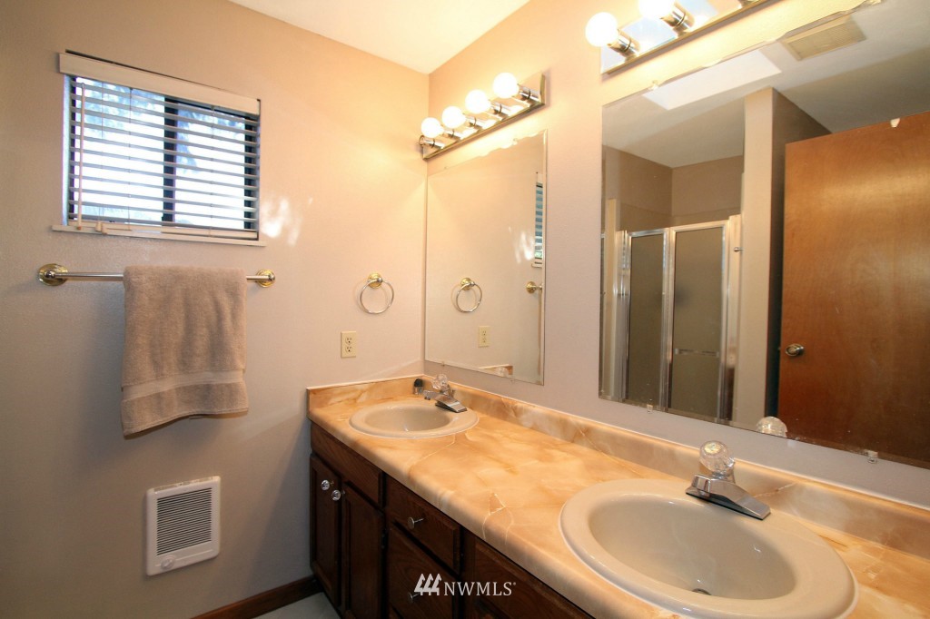 2207 Northeast 27th Street Renton, WA 98056 - Photo 9 of 15