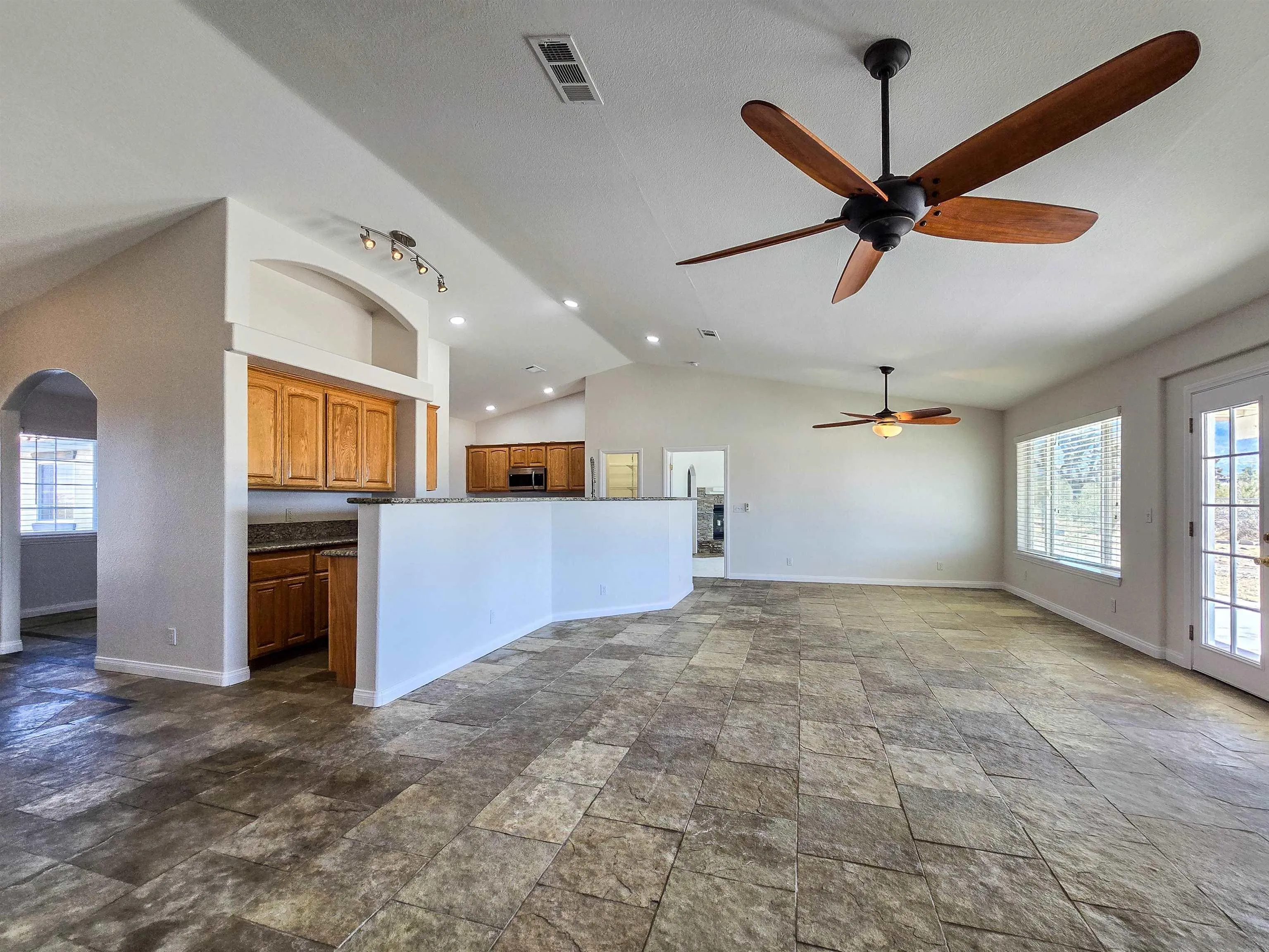 11926 Golden View Road Pinon Hills, CA 92372 - Photo 11 of 56 Gallery Image 11