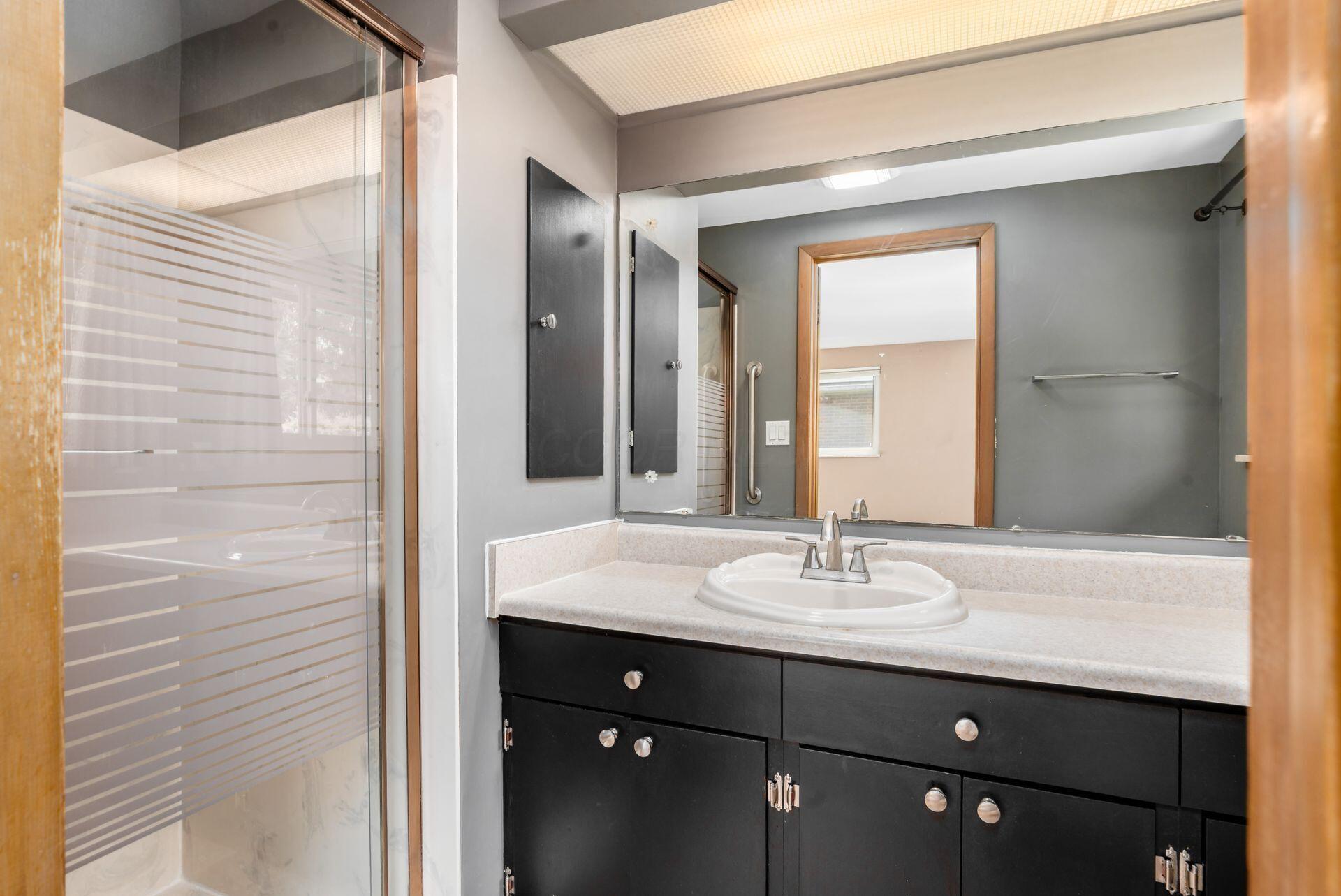 3419 Ridgewood Drive Hilliard, OH 43026 - Photo 15 of 51 Primary Bath with walk-in shower