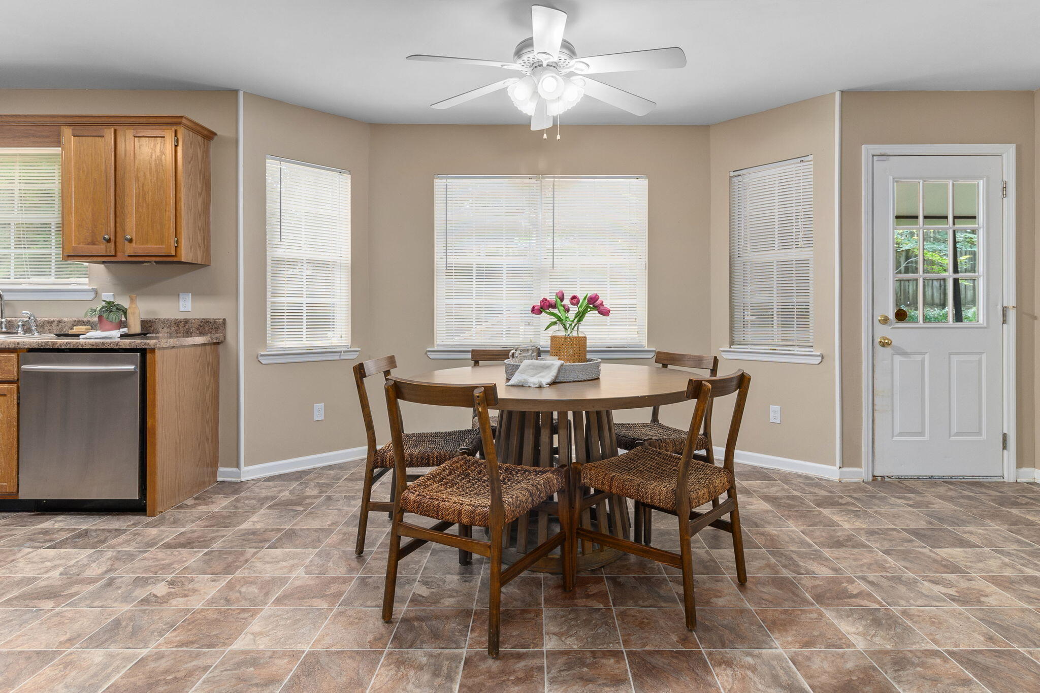 1704 North Concord Road Chattanooga, TN 37421 - Photo 9 of 39 Dining