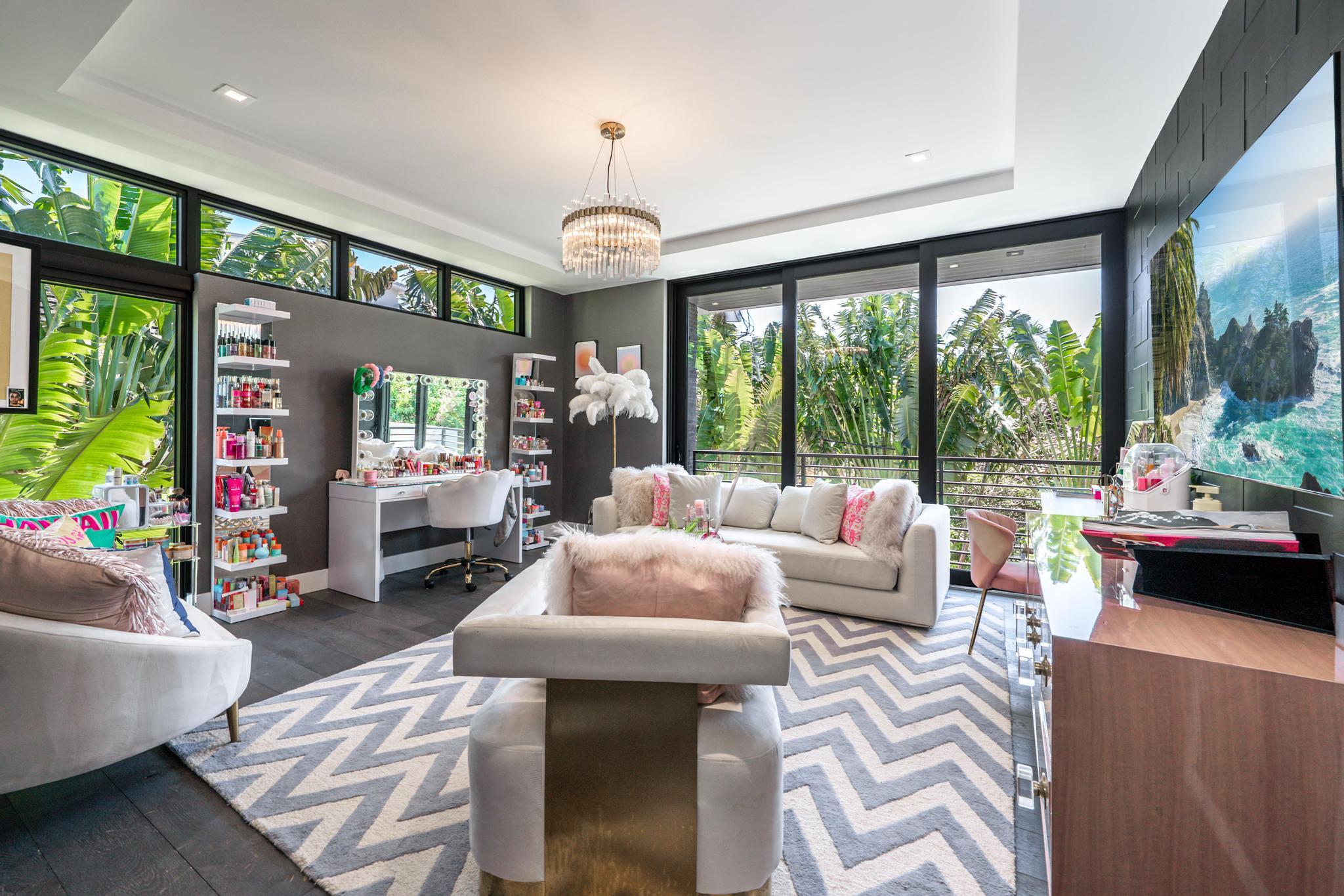 520 Northeast 4th Lane Boca Raton, FL 33432 - Photo 31 of 40 a living room with patio fireplace furniture and a large window