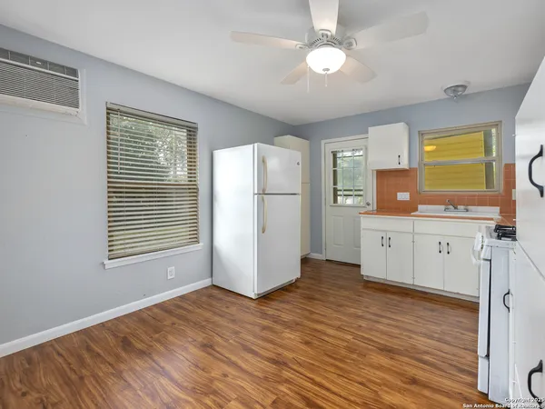 $1,300 | 142 Galaxy Drive, San Antonio, TX 78227
