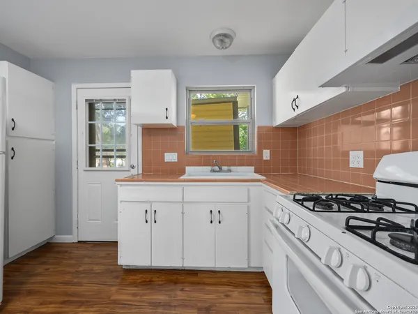 $1,300 | 142 Galaxy Drive, San Antonio, TX 78227