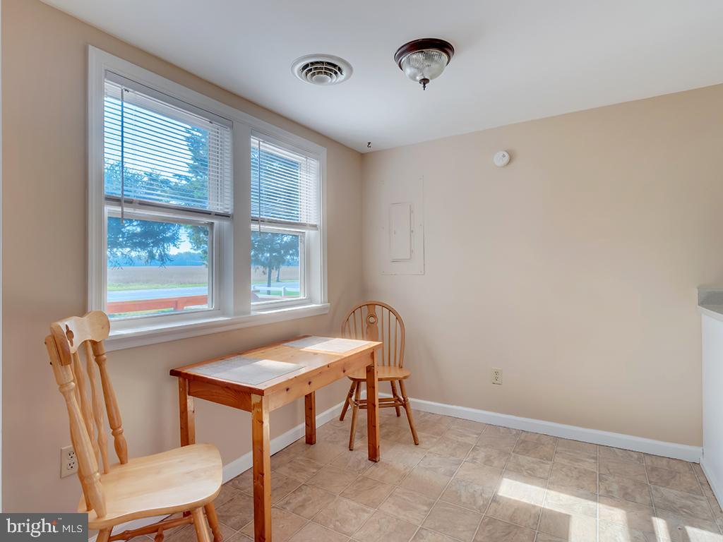 26571 Broadkill Road Milton, DE 19968 - Photo 12 of 23 Dining area