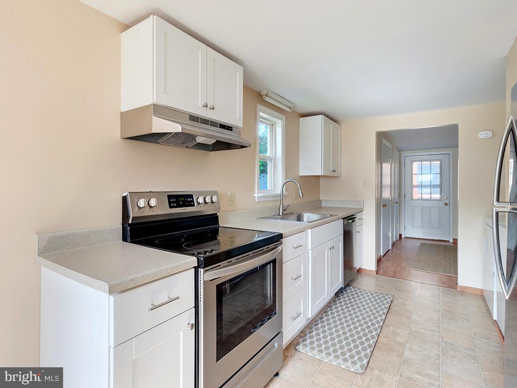26571 Broadkill Road Milton, DE 19968 - Photo 14 of 23 Stainless appliances