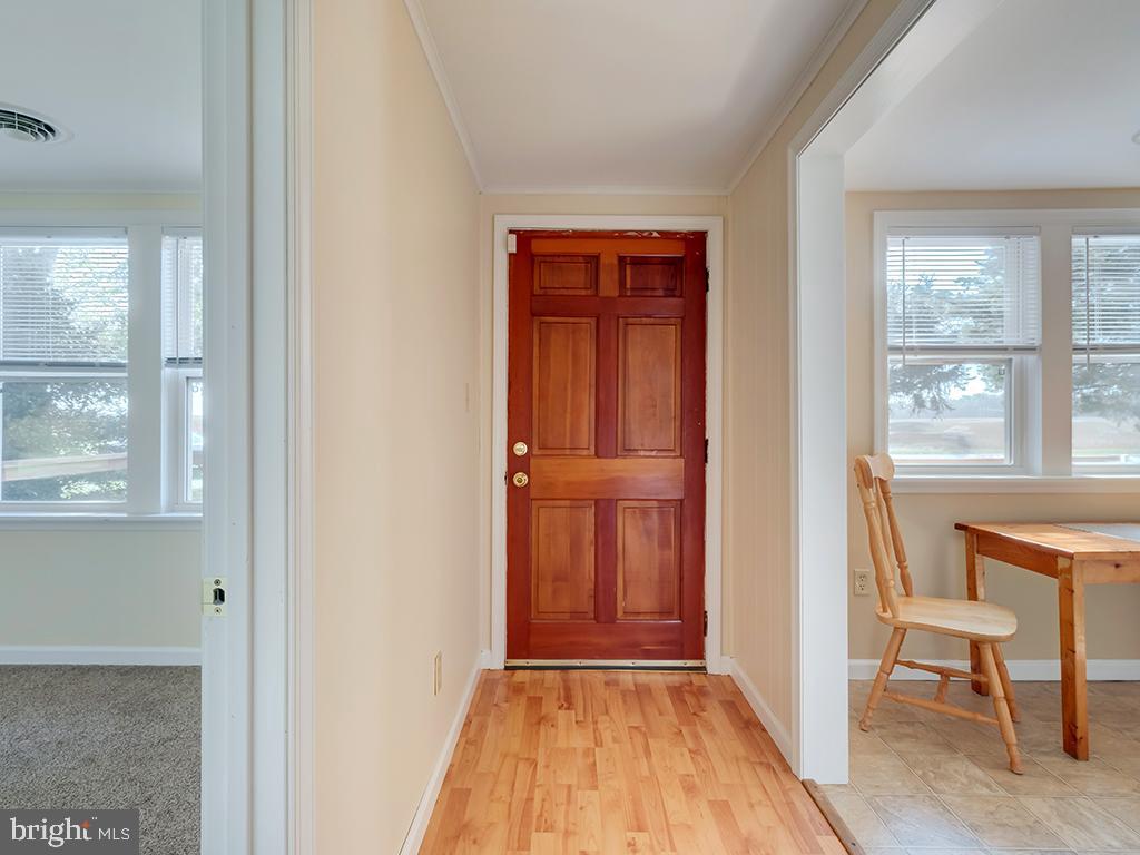 26571 Broadkill Road Milton, DE 19968 - Photo 3 of 23 Entry foyer