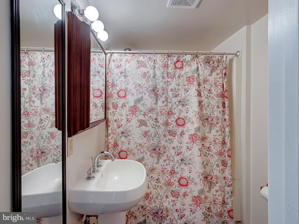 26571 Broadkill Road Milton, DE 19968 - Photo 8 of 23 Full bath