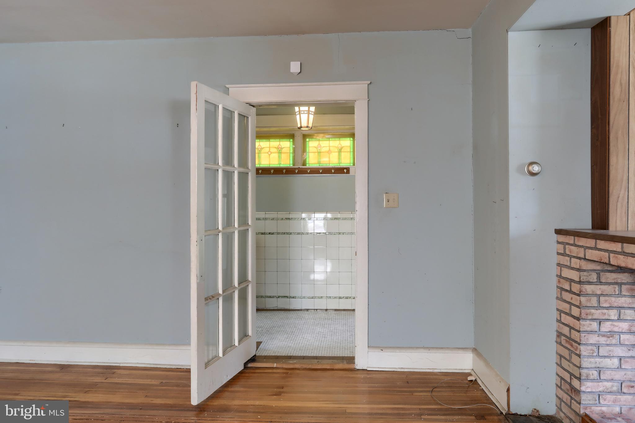 332 East Walnut Street Reading, PA 19607 - Photo 7 of 40 Vintage Metal Butler Door