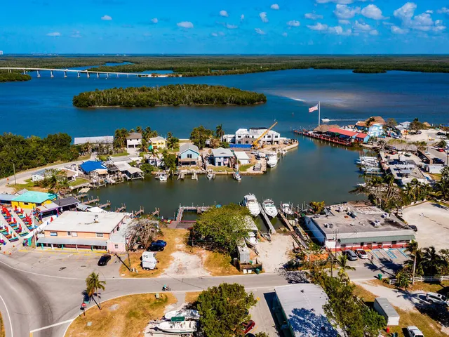 $875,000 | 366 Angler Drive, Unit 1602, Goodland, FL 34140