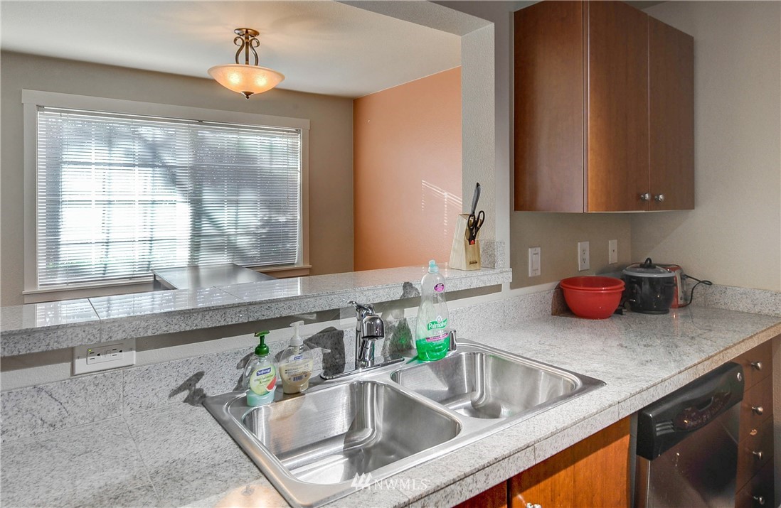12404 East Gibson Road, Unit L102 Everett, WA 98204 - Photo 9 of 14 Gallery Image 9