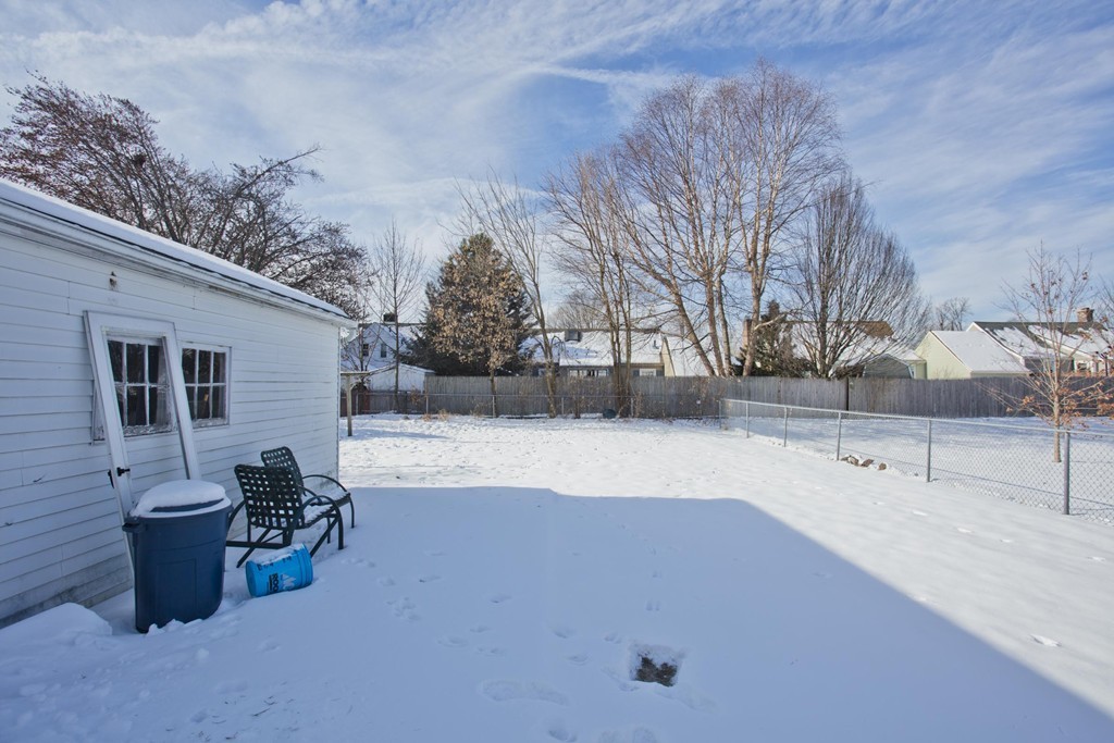 164 Winton Street Springfield, MA 01118 - Photo 3 of 23