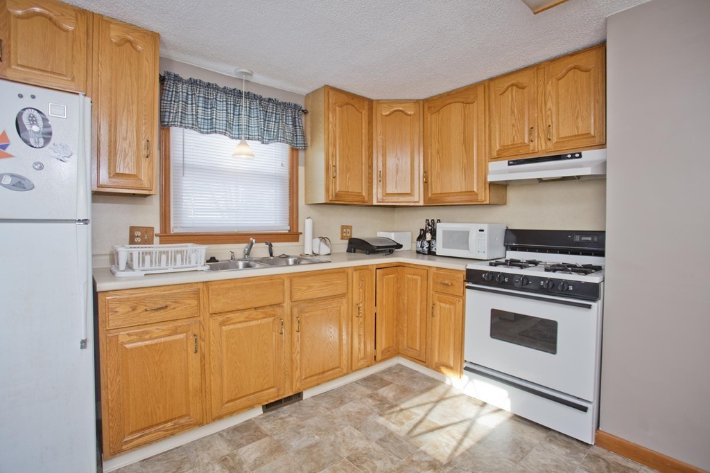 164 Winton Street Springfield, MA 01118 - Photo 6 of 23