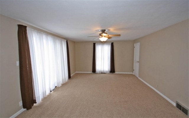 9318 North Pine Tree Road Peoria, IL 61615 - Photo 9 of 15 Gallery Image 9