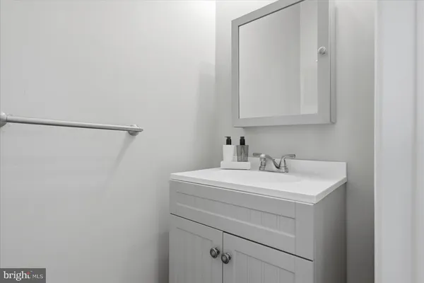 $500,000 | 42798 Sykes Terrace, Chantilly, VA 20152