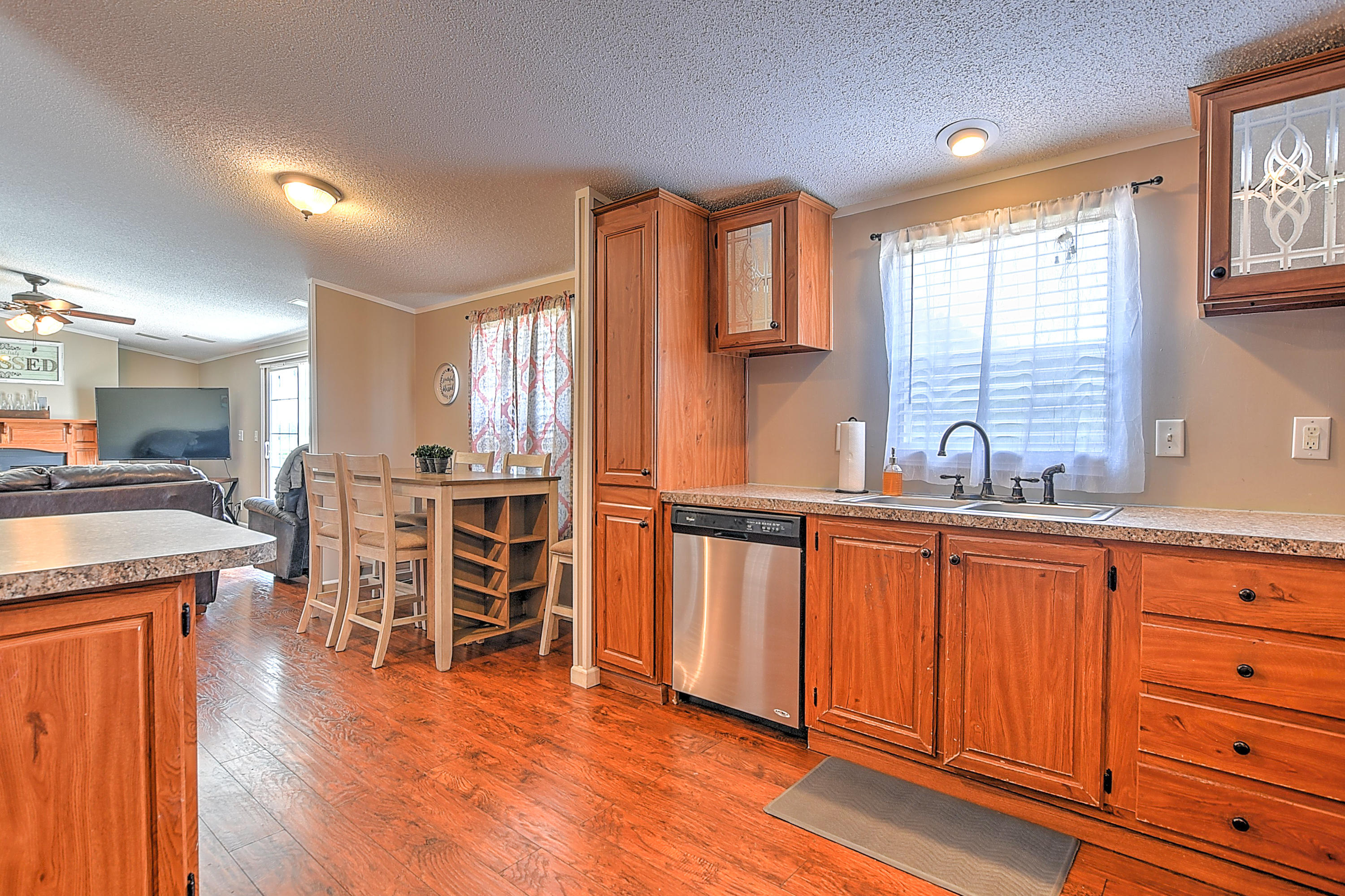 21112 Delmar Road Damascus, VA 24236 - Photo 16 of 39 21112 Delmar Rd-18