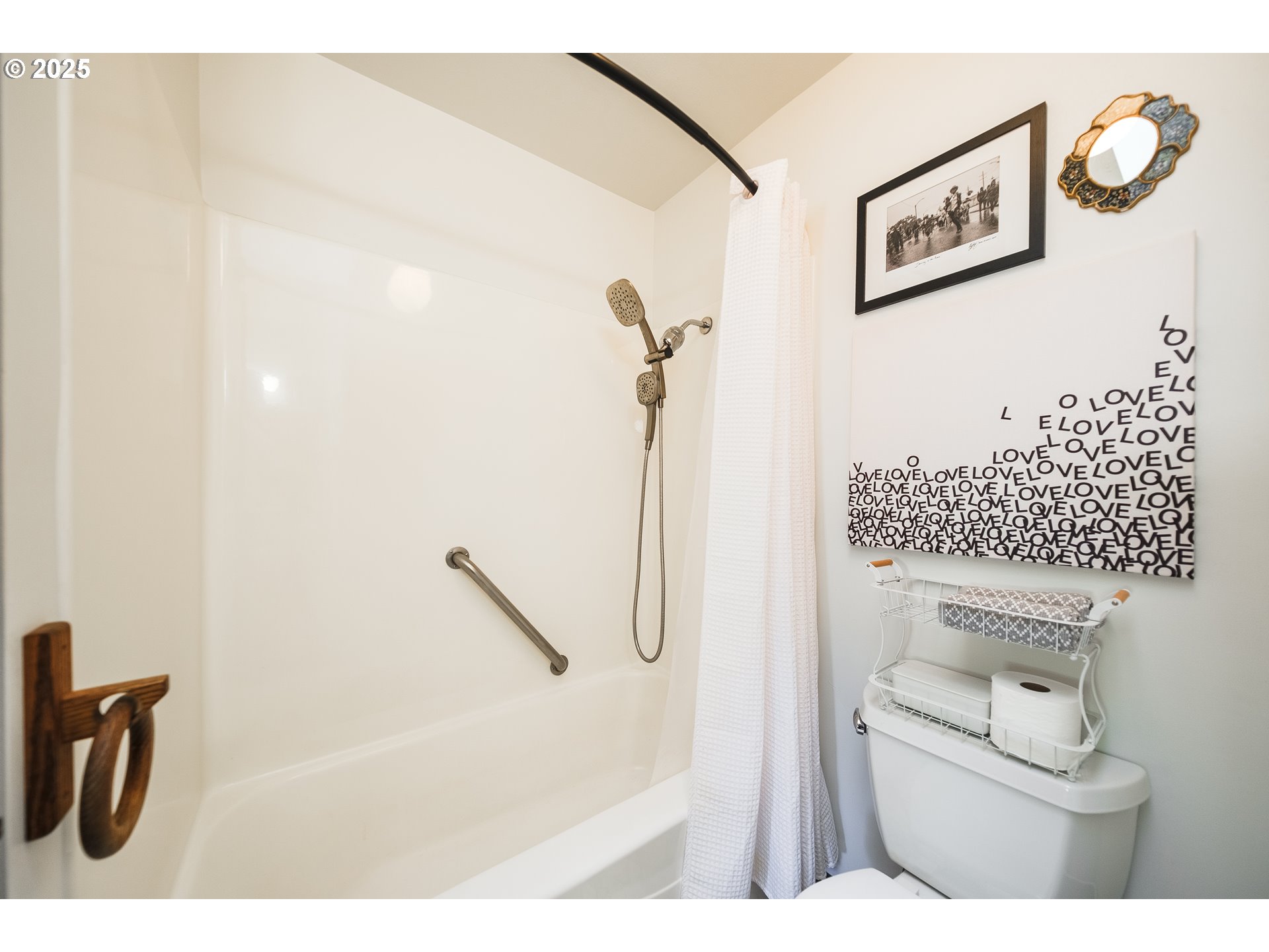 92693 T T Larson Road Astoria, OR 97103 - Photo 18 of 40 a bathroom with a toilet and a shower