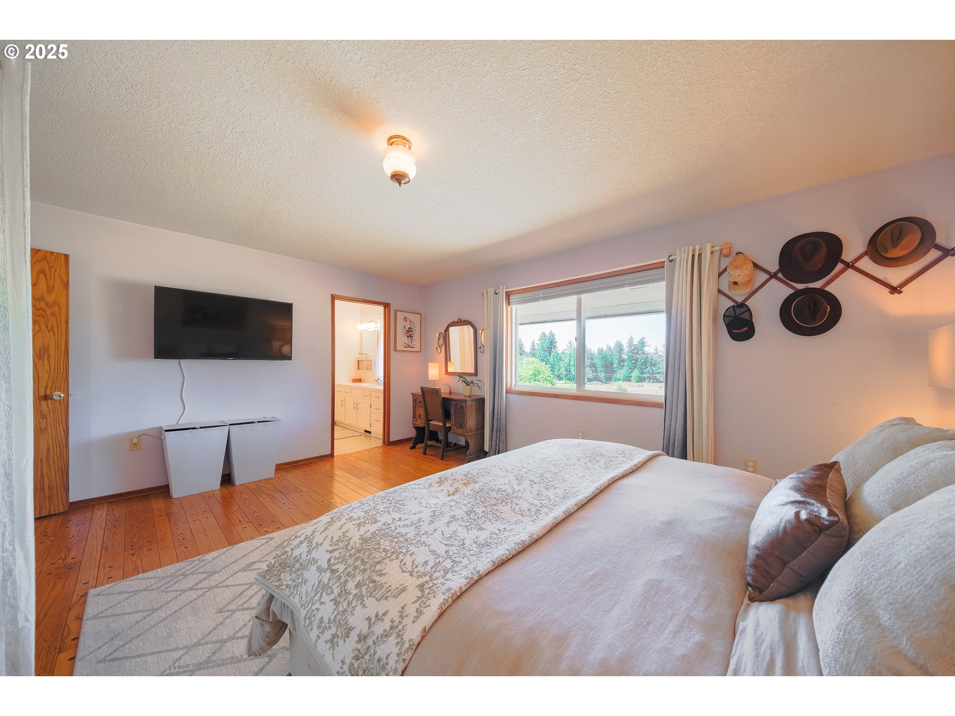 92693 T T Larson Road Astoria, OR 97103 - Photo 26 of 40 a bedroom with a bed and a flat screen tv