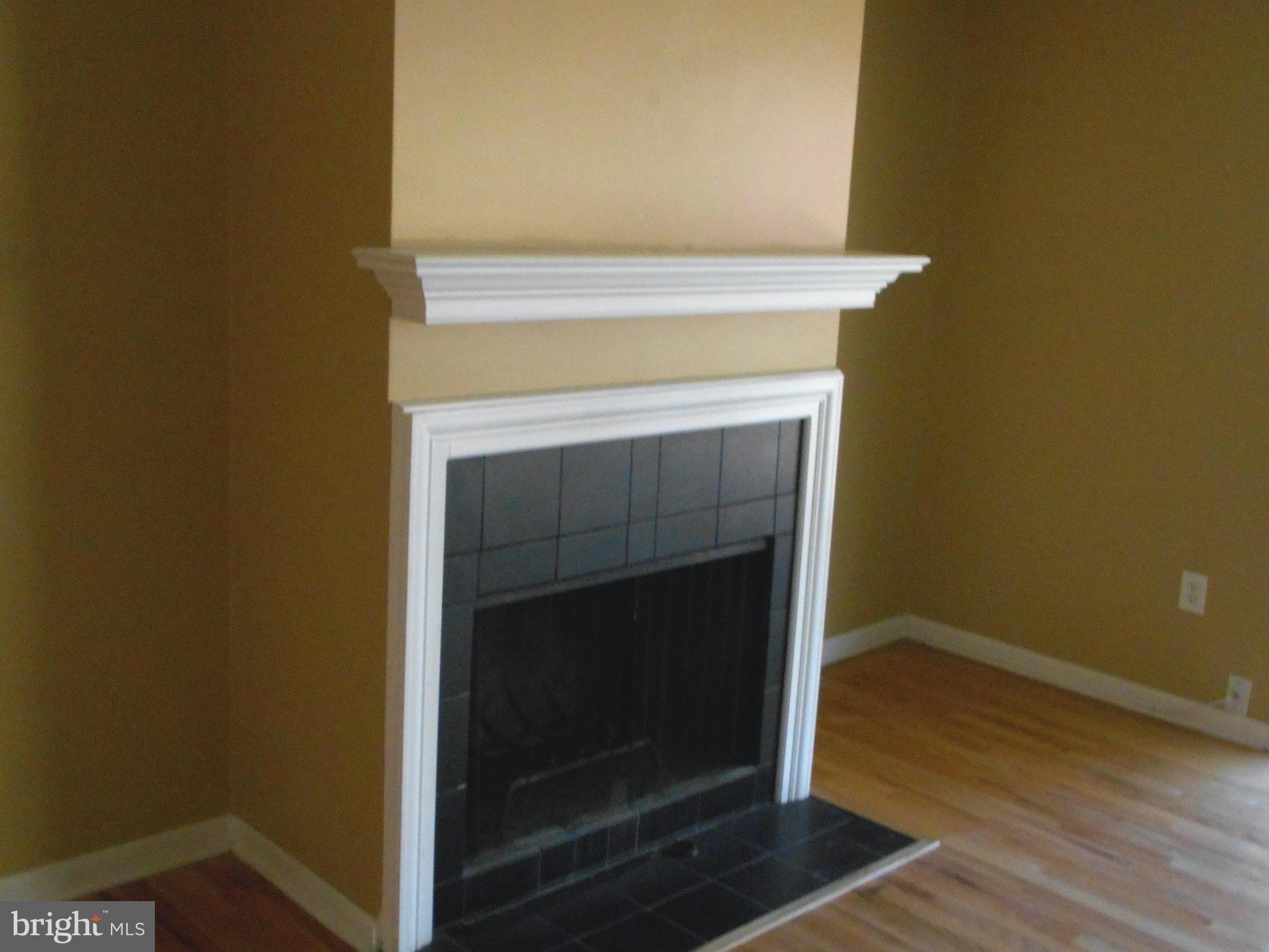 8279 Vosges Road Baltimore, MD 21208 - Photo 12 of 30 Living Room