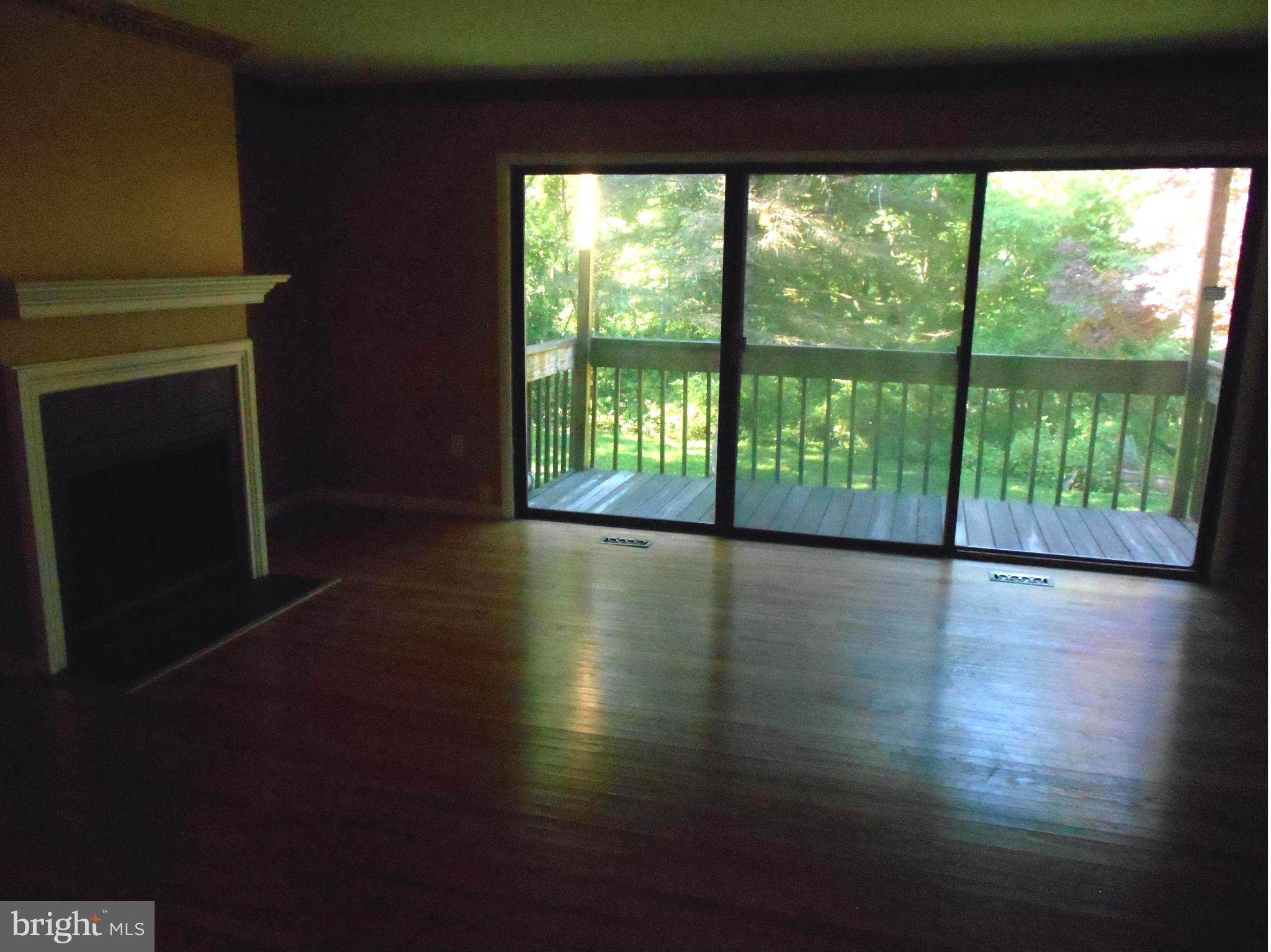 8279 Vosges Road Baltimore, MD 21208 - Photo 13 of 30 Living Room