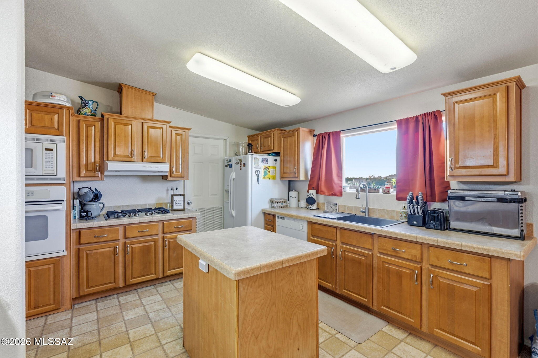 16742 West Moore Road Marana, AZ 85653 - Photo 41 of 47 2nd Home: Kitchen