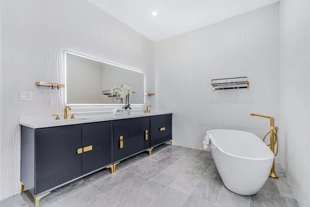 $3,600,000 | 20 Amberwood Drive, Winchester, MA 01890