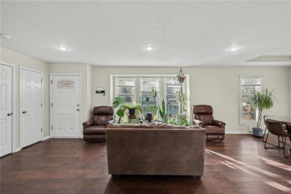 6727 Antioch Road Overland Park, KS 66204 - Photo 4 of 27