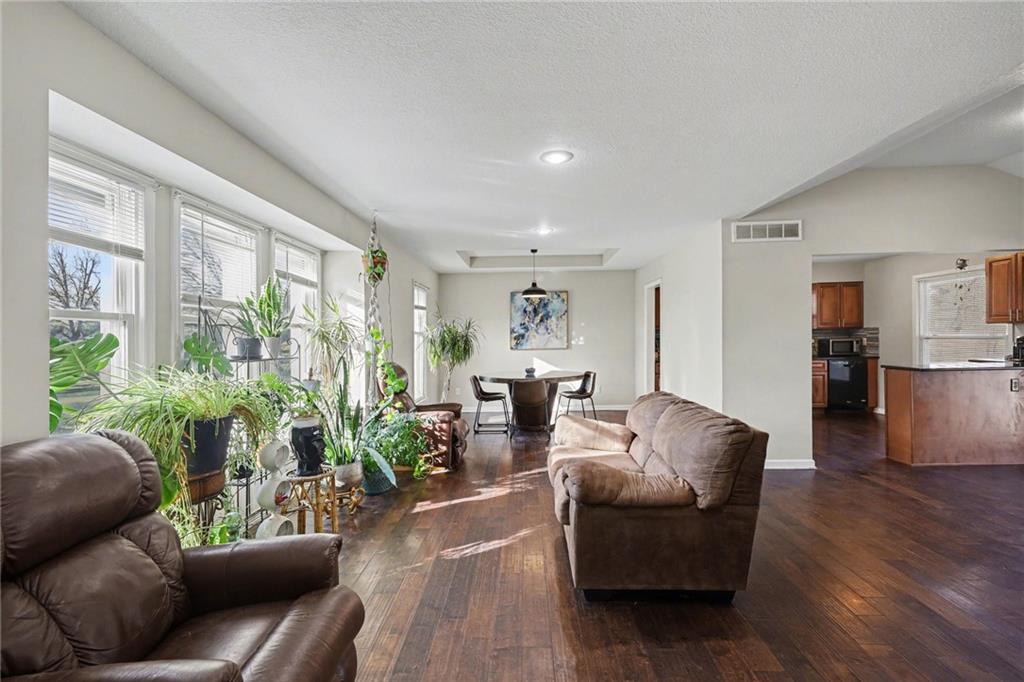 6727 Antioch Road Overland Park, KS 66204 - Photo 5 of 27