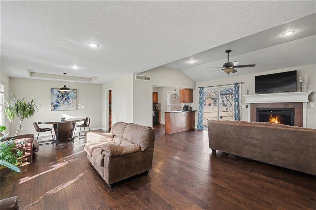 6727 Antioch Road Overland Park, KS 66204 - Photo 7 of 27