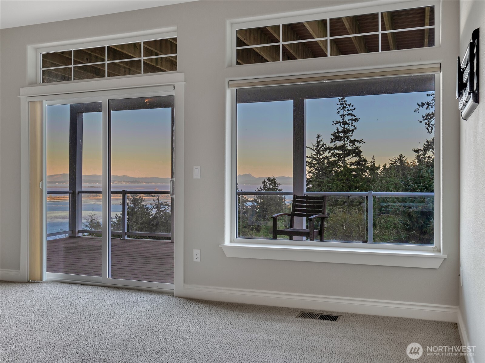 3224 Overlook Loop Ilwaco, WA 98624 - Photo 22 of 38 a view of front door