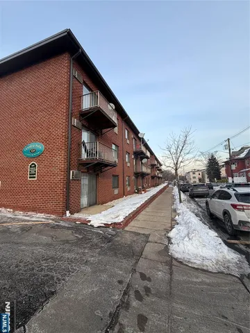 $1,800 | 550 Central Avenue, Unit 9, Harrison, NJ 07029
