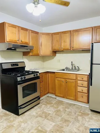 $1,800 | 550 Central Avenue, Unit 9, Harrison, NJ 07029