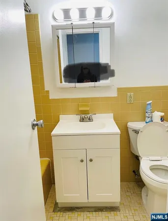 $1,800 | 550 Central Avenue, Unit 9, Harrison, NJ 07029