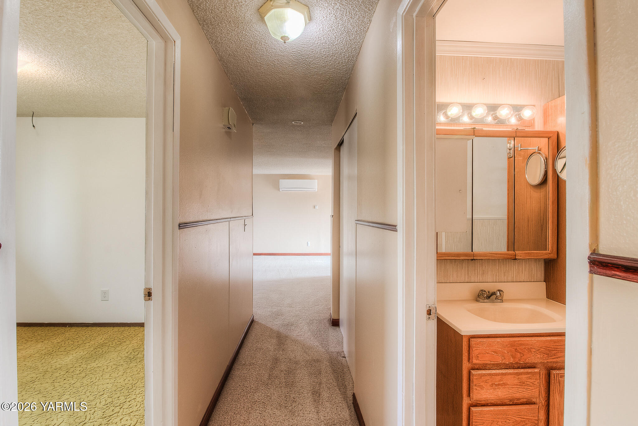 351 North Beane Road Moxee, WA 98936 - Photo 11 of 25 11 Hallway