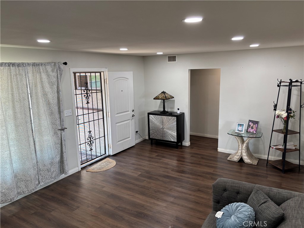 389 East Rancho Road Corona, CA 92879 - Photo 6 of 45