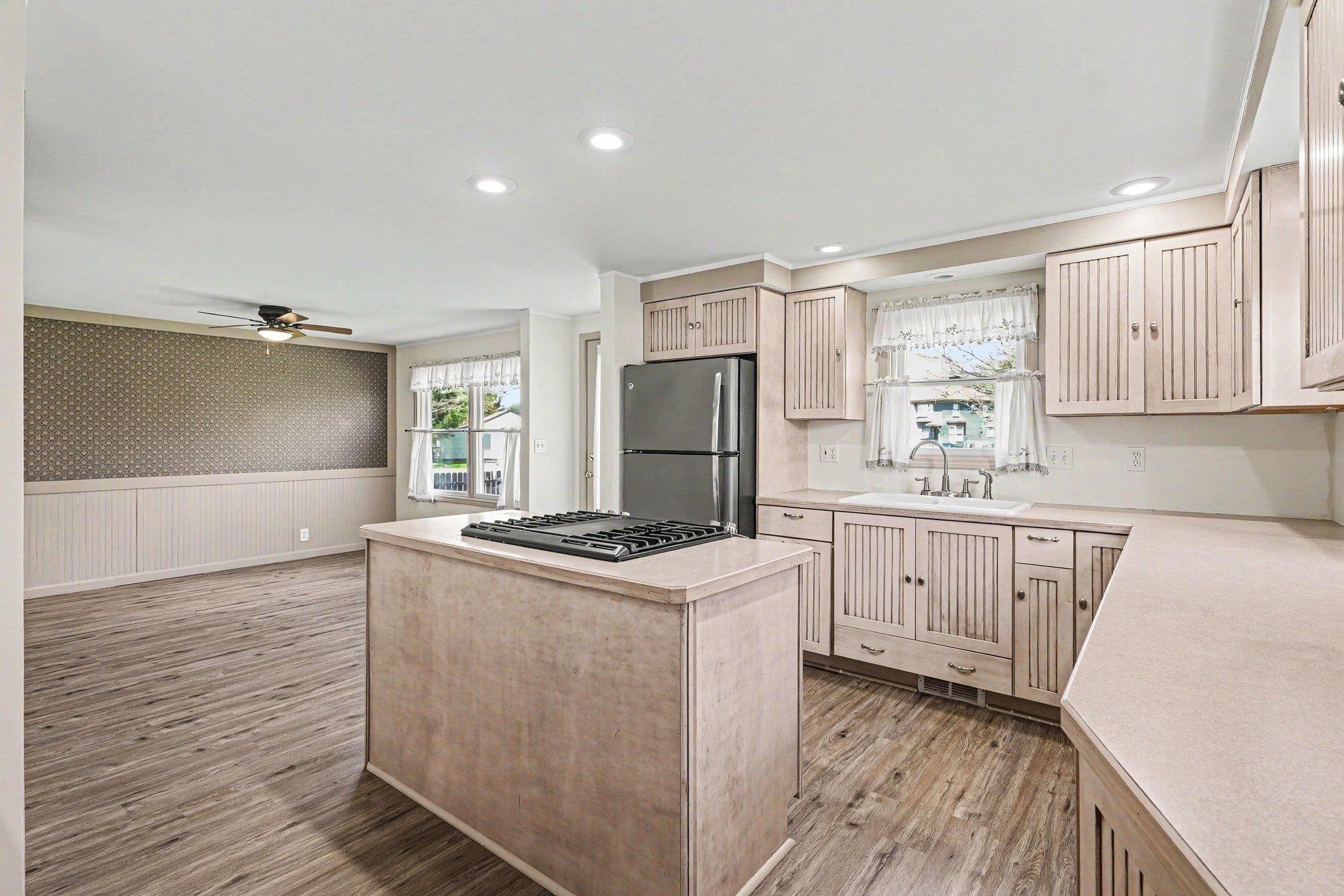 418 Cambridge Street Bay City, MI 48708 - Photo 9 of 26