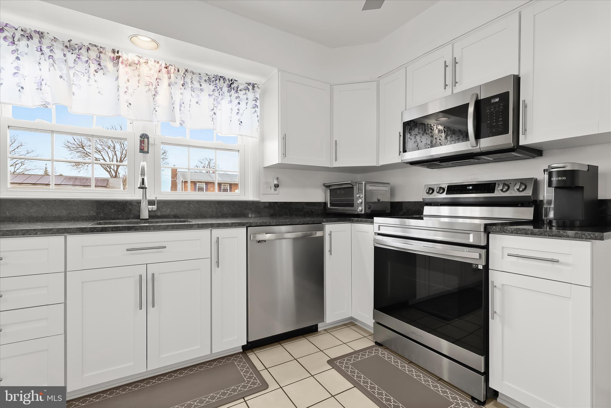 125 Northway Road Reisterstown, MD 21136 - Photo 17 of 45 Granite countertops / stainless steel appliances