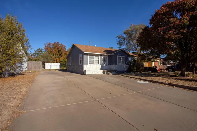 a view of house with a yard