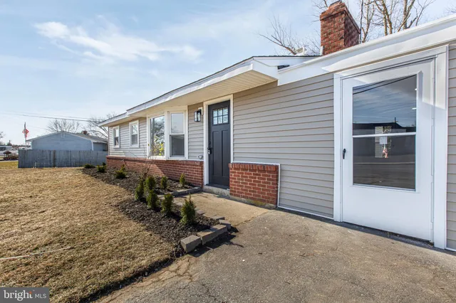 $365,000 | 70 Prangs Lane, New Castle, DE 19720