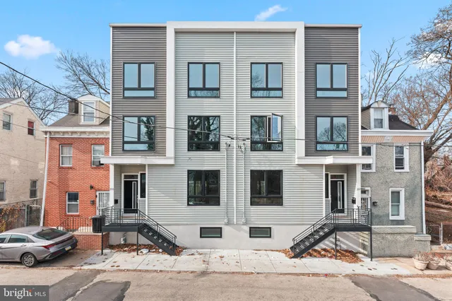 a couple of cars parked in front of a building