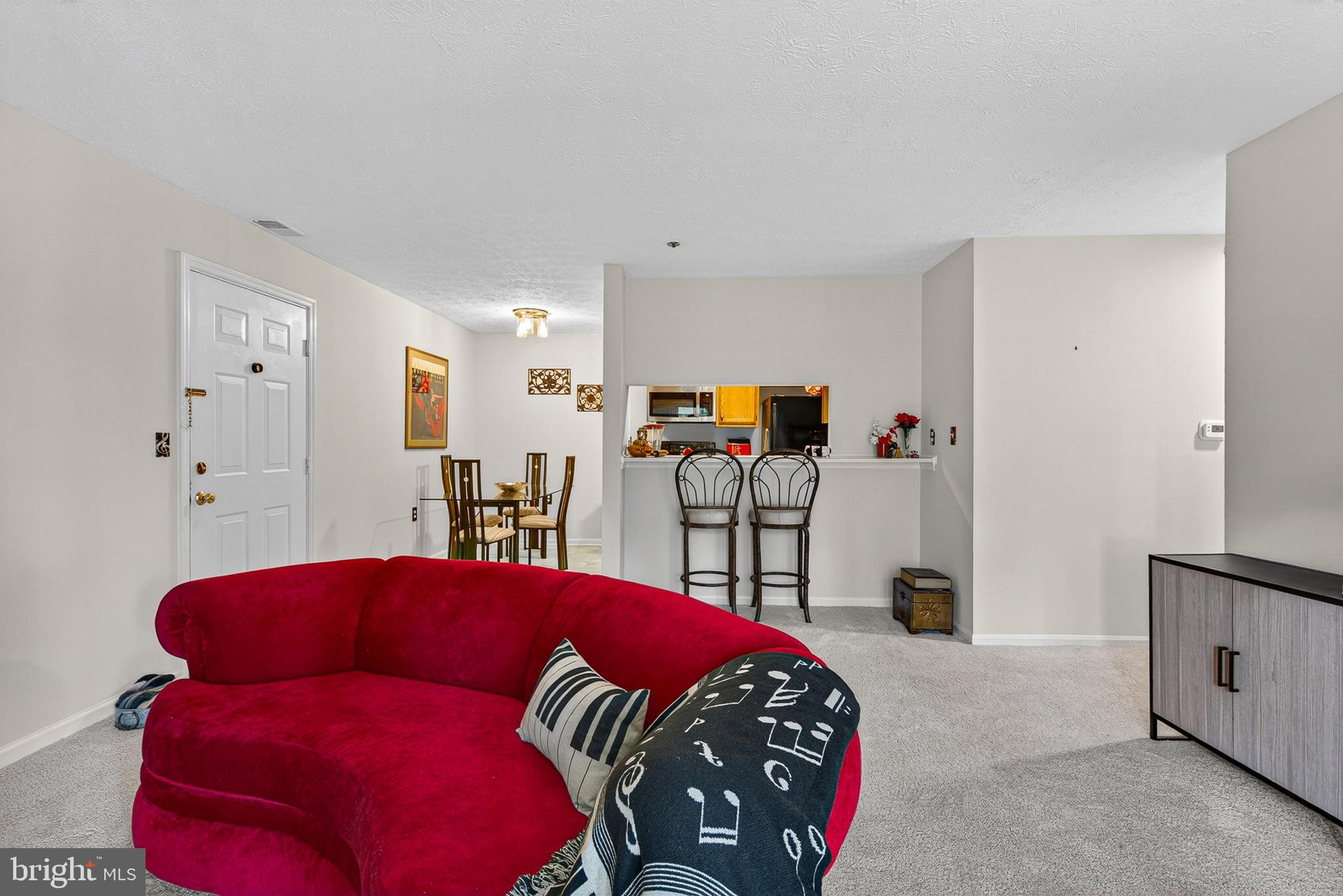 6415 Greenfield Road, Unit 1303 Elkridge, MD 21075 - Photo 7 of 25 Living Room