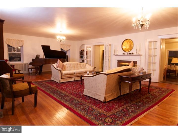 3840 Davisville Road Hatboro, PA 19040 - Photo 3 of 18 Living Room