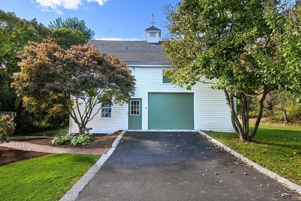 $2,250,000 | 302 Concord Road, Weston, MA 02493