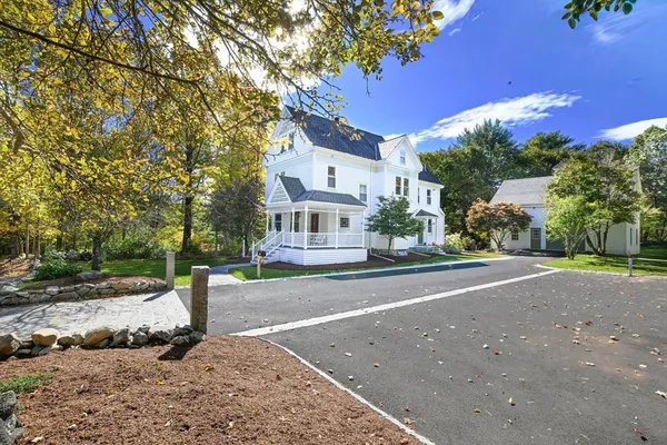 $2,250,000 | 302 Concord Road, Weston, MA 02493