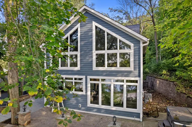 $999,900 | N9254 East Shore Road, East Troy, WI 53120