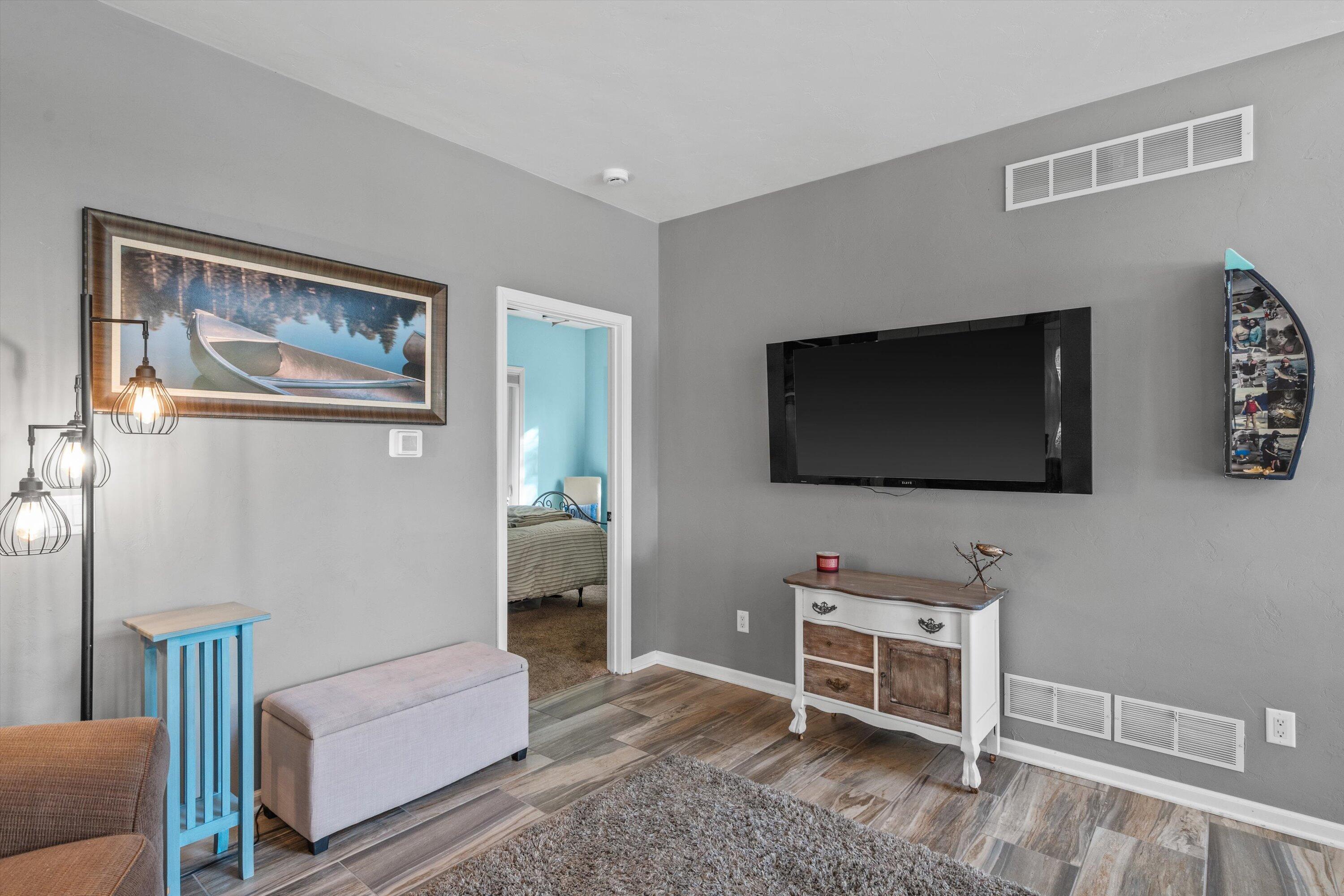 N9254 East Shore Road East Troy, WI 53120 - Photo 15 of 42 15-Living Room